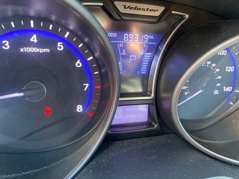 Used 2013 Hyundai Veloster Turbo FWD image 13