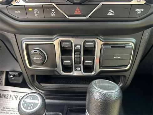 Used 2020 Jeep Gladiator Overland w/ Trailer Tow Package image 21