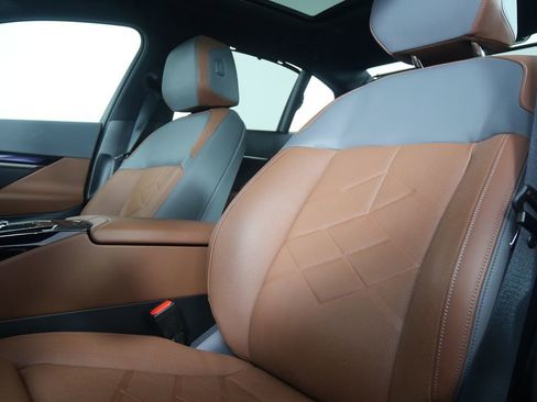 Used 2025 BMW i5 xDrive40 w/ Executive Package image 11