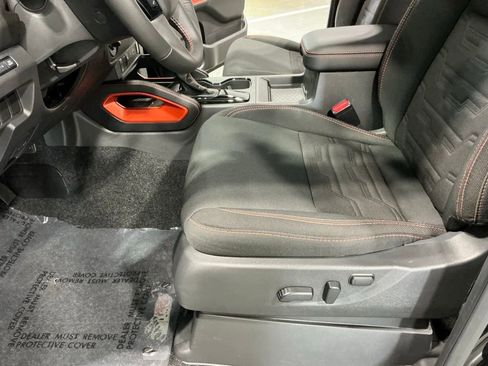 Used 2025 Nissan Frontier PRO-4X image 13