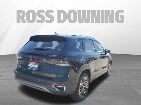 Used 2025 Volkswagen Taos SE FWD image 4