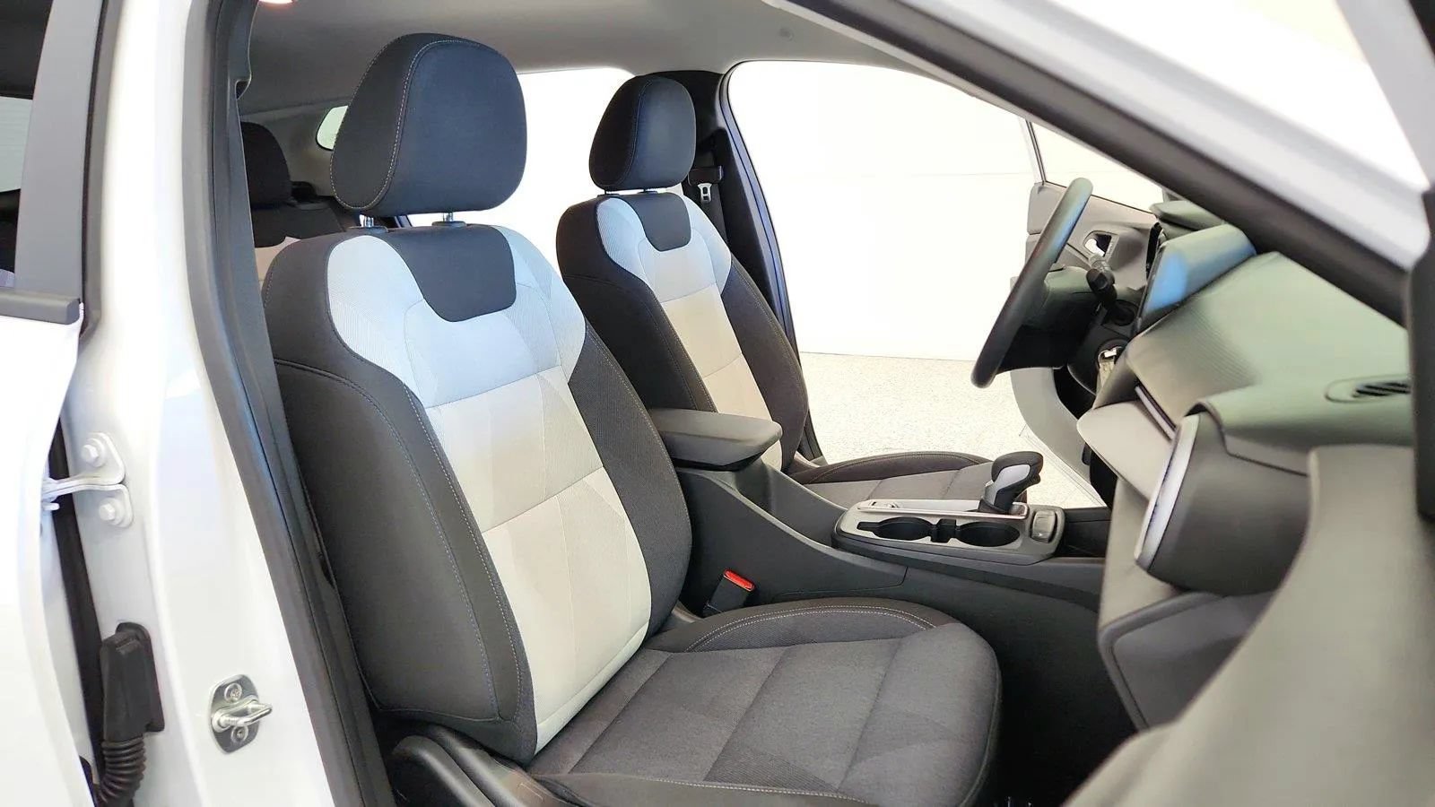 Used 2024 Chevrolet Trax LS w/ LS Convenience Package FWD image 29
