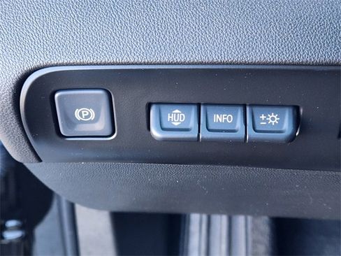 Used 2023 Buick Enclave Avenir w/ Avenir Technology Package image 22