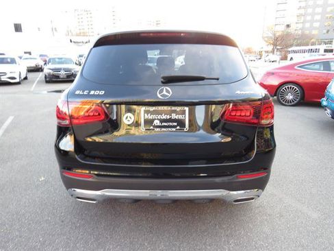 Used 2021 Mercedes-Benz GLC 300 4MATIC image 3