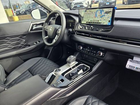 New 2026 Mitsubishi Outlander SEL image 6