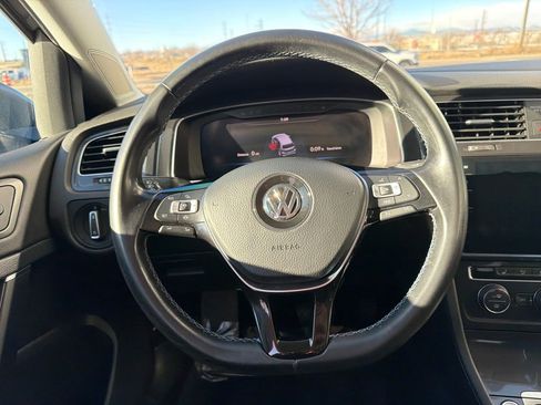 Used 2019 Volkswagen e-Golf SEL Premium image 17