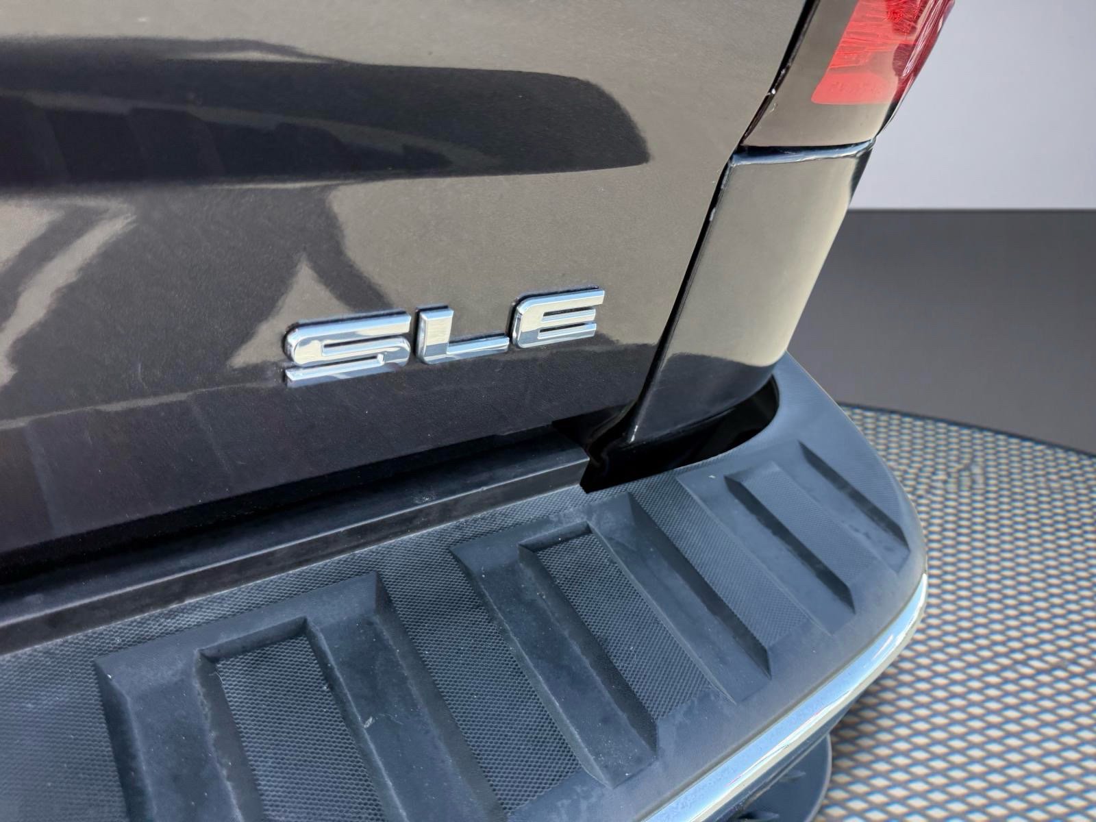 Used 2015 GMC Sierra 1500 SLE w/ SLE Value Package AWD/4WD image 7
