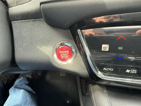 Used 2018 Honda HR-V EX image 16