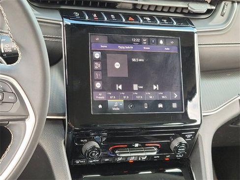 Used 2023 Jeep Grand Cherokee L Laredo image 22