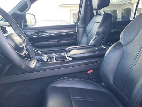 Used 2023 Jeep Wagoneer Series II image 16