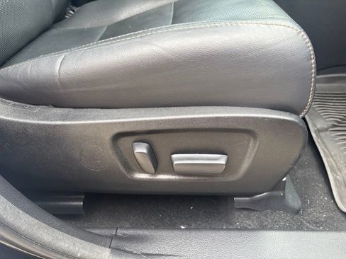Used 2017 Toyota Highlander Limited AWD/4WD image 31