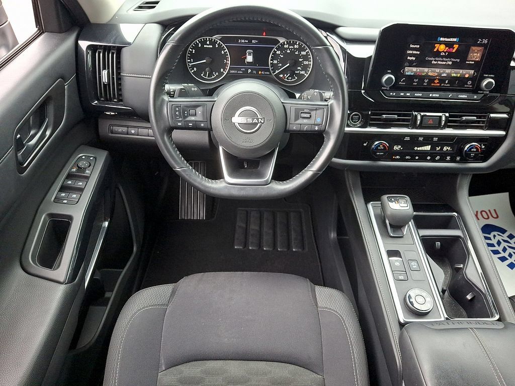 Used 2024 Nissan Pathfinder SV AWD/4WD image 2