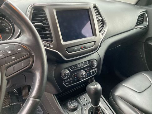 Used 2019 Jeep Cherokee Trailhawk w/ Cold Weather Group image 25