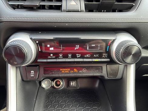 Used 2019 Toyota RAV4 LE image 21