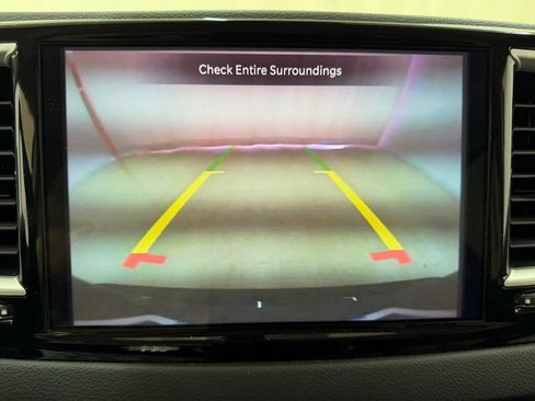 Used 2023 Chrysler Pacifica Touring-L FWD image 24