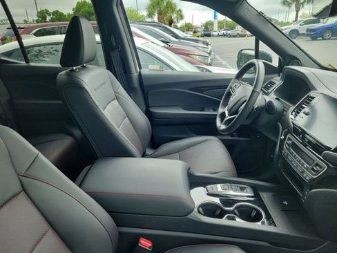 Used 2025 Honda Ridgeline Black Edition image 4