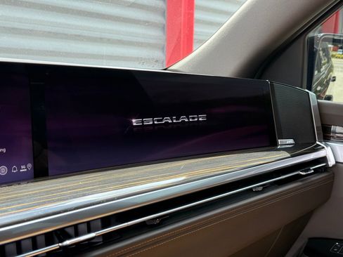 Used 2025 Cadillac Escalade ESV Premium Luxury w/ Touring Package AWD/4WD image 36