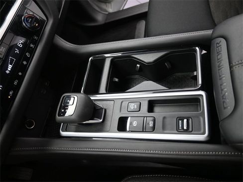 Used 2025 Nissan Pathfinder SV image 25