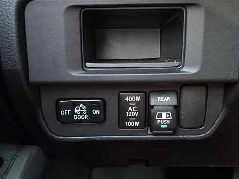 Used 2017 Toyota Tacoma TRD Sport w/ Tow Package RWD image 13