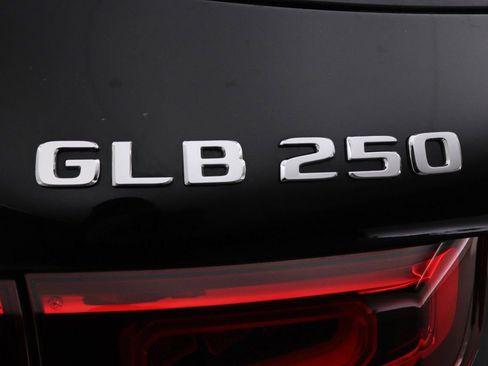 Certified 2022 Mercedes-Benz GLB 250 4MATIC image 22
