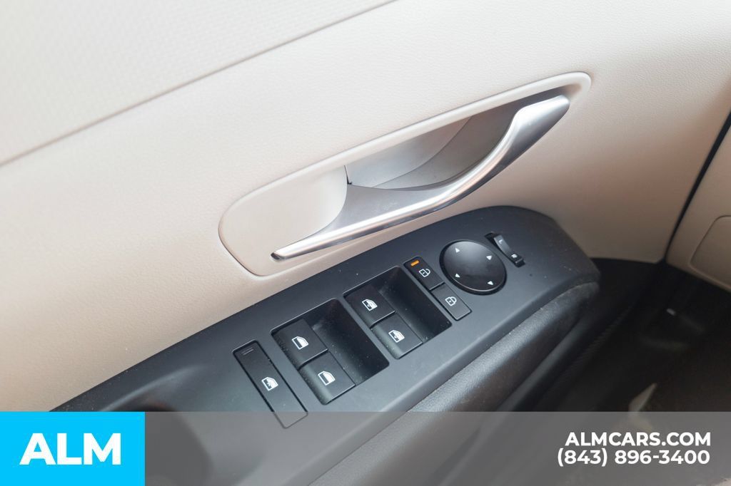 Certified 2025 Hyundai Tucson SEL FWD image 18