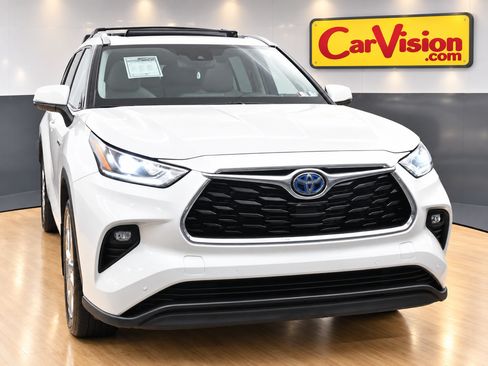 Used 2021 Toyota Highlander Limited AWD/4WD image 3