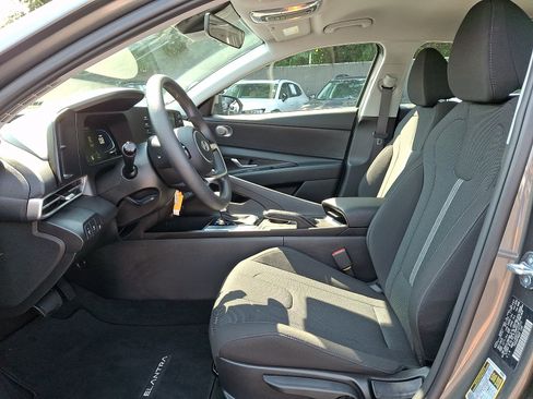 Certified 2026 Hyundai Elantra SE FWD image 13