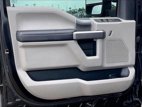 Used 2019 Ford F250 XLT w/ XLT Premium Package AWD/4WD image 17