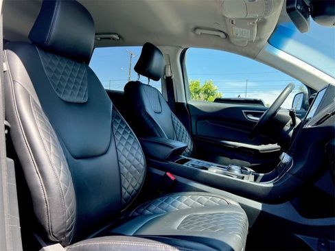 Used 2024 Ford Edge Titanium image 22