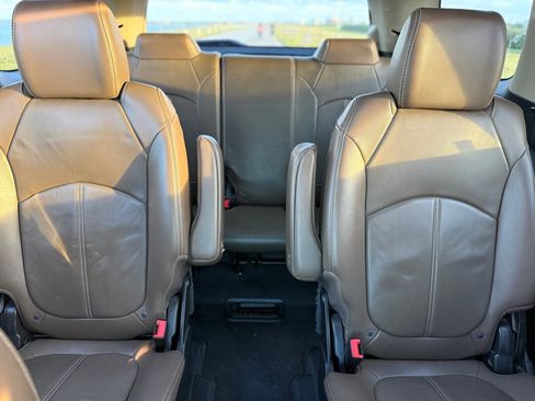 Used 2016 GMC Acadia SLT w/ Open Road Package FWD image 17