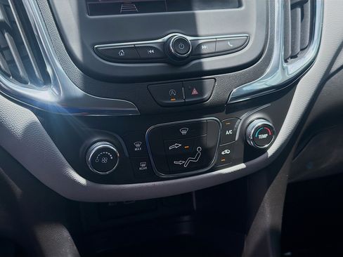 Used 2023 Chevrolet Equinox LS FWD image 14