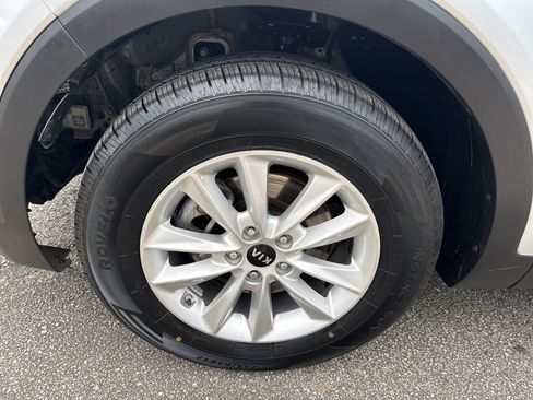 Used 2020 Kia Sorento L FWD image 11