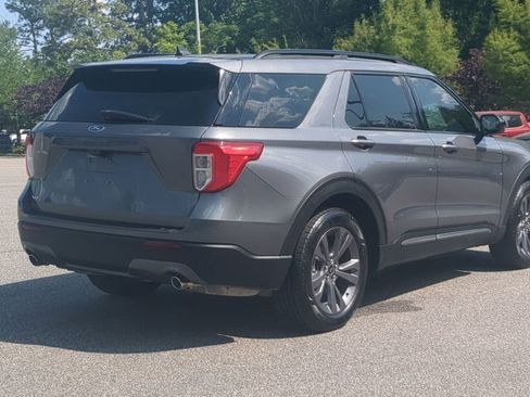 Certified 2022 Ford Explorer XLT w/ Equipment Group 202A RWD image 4