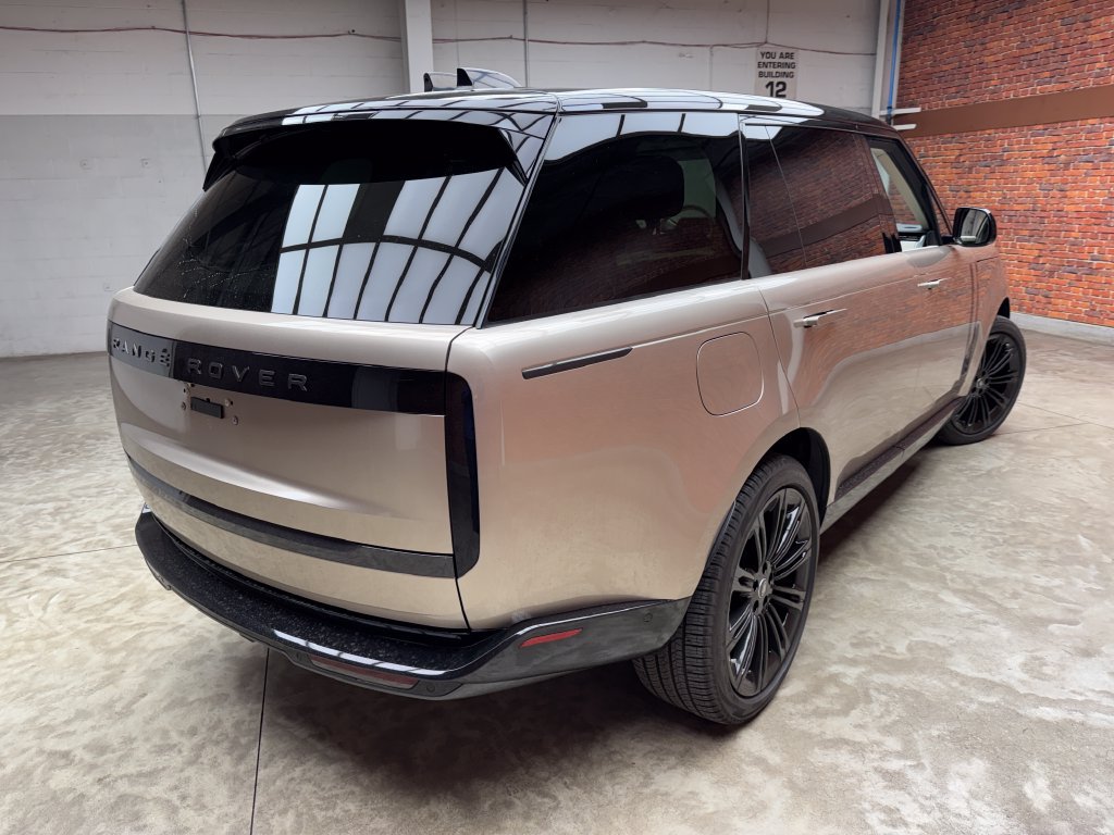 Used 2024 Land Rover Range Rover Long Wheelbase SE AWD/4WD image 5