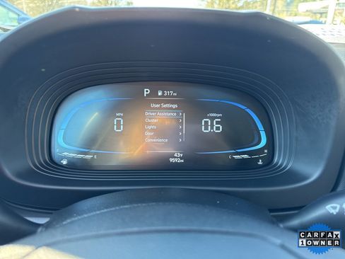 Used 2025 Hyundai Venue SEL image 16