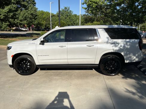 Used 2023 Chevrolet Suburban High Country w/ Advanced Technology Package image 7