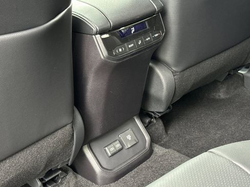 New 2025 Toyota Highlander Limited image 14