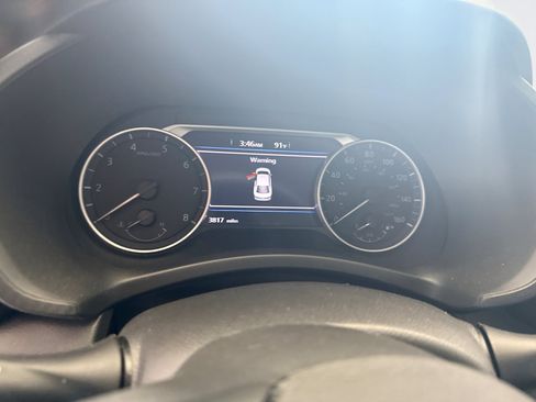 Used 2024 Nissan Sentra SR w/ SR Premium Package FWD image 9