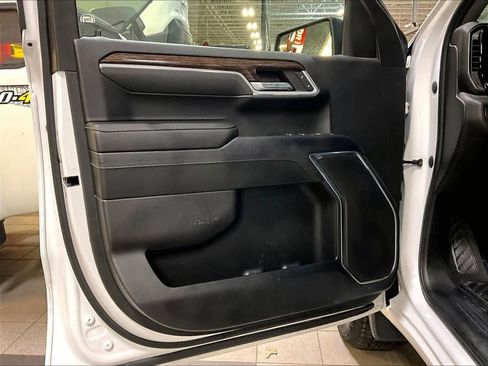 Used 2023 GMC Sierra 1500 Elevation w/ X31 Off-Road Package AWD/4WD image 9