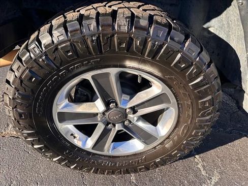 Used 2018 Jeep Wrangler Unlimited Sahara image 12