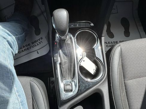 Used 2022 Buick Encore GX Preferred w/ Cold Weather Comfort Package AWD/4WD image 25