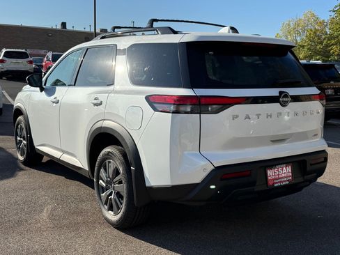 New 2025 Nissan Pathfinder SV image 8