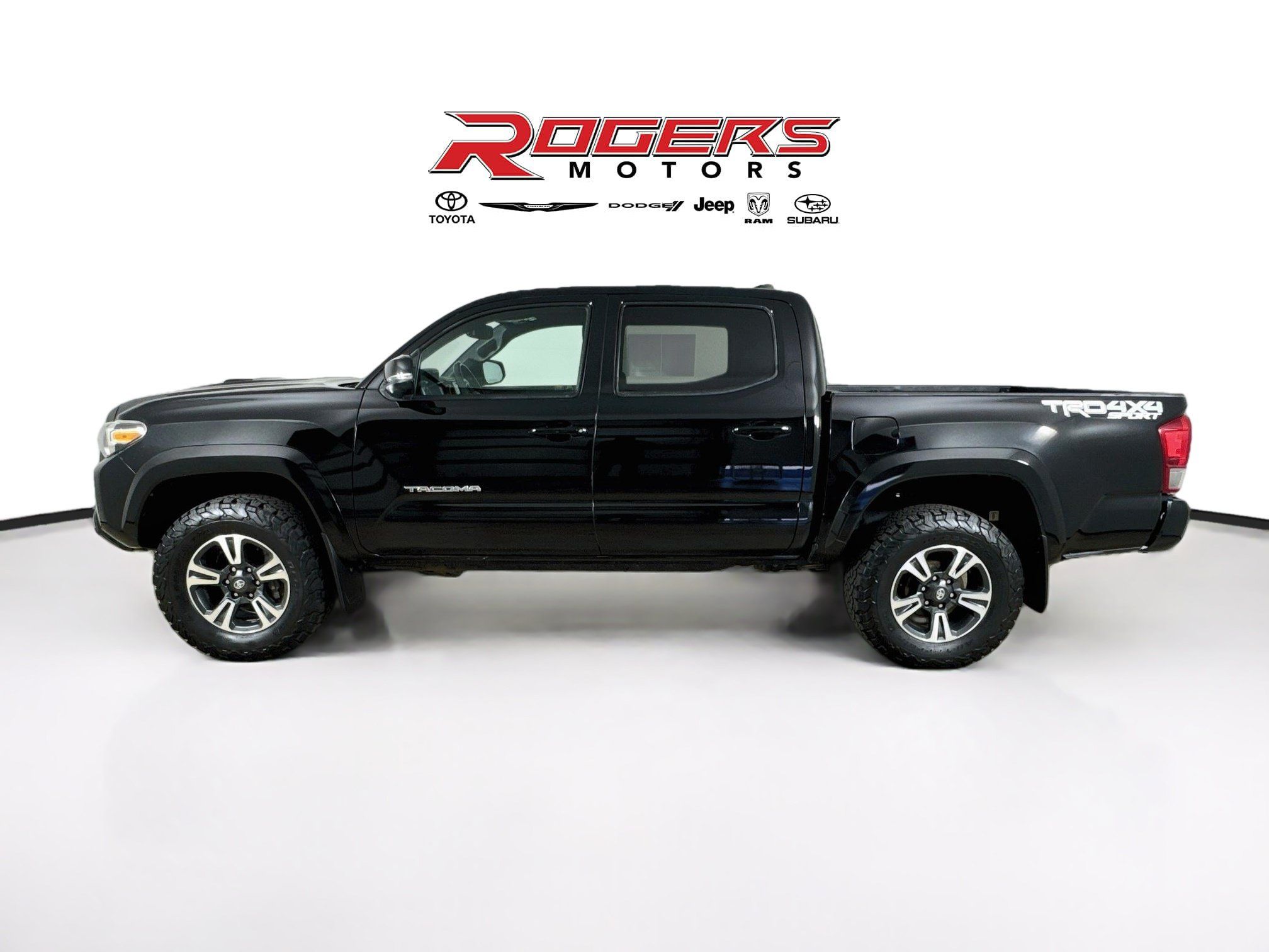 Used 2017 Toyota Tacoma TRD Sport AWD/4WD image 9