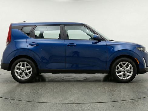 Used 2025 Kia Soul LX w/ LX Technology Package image 11