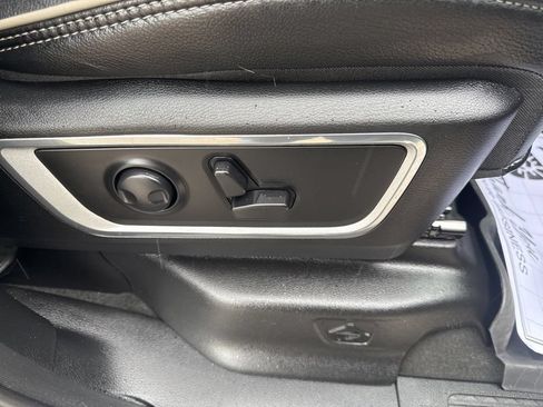 Used 2023 RAM 1500 Laramie AWD/4WD image 13