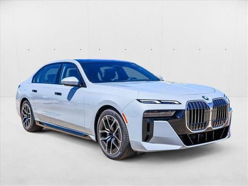 Used 2025 BMW 740i xDrive image 3