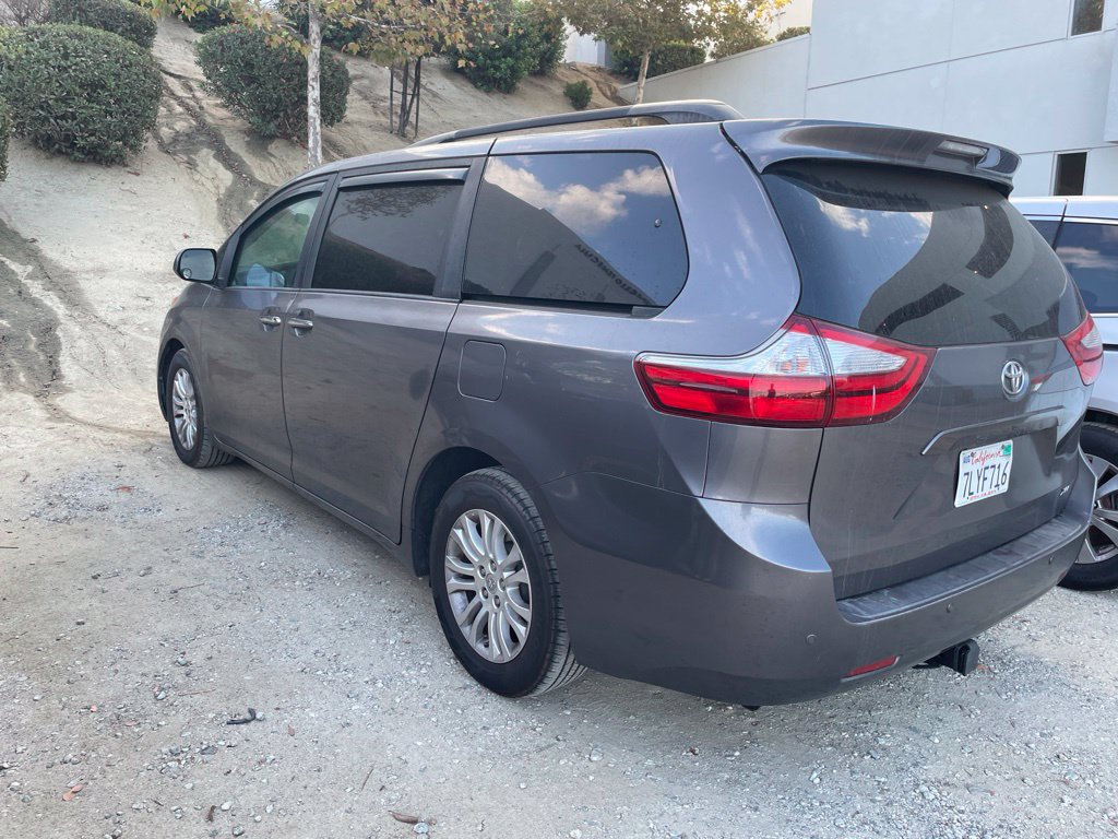 Used 2015 Toyota Sienna XLE w/ XLE Navigation Package FWD image 5