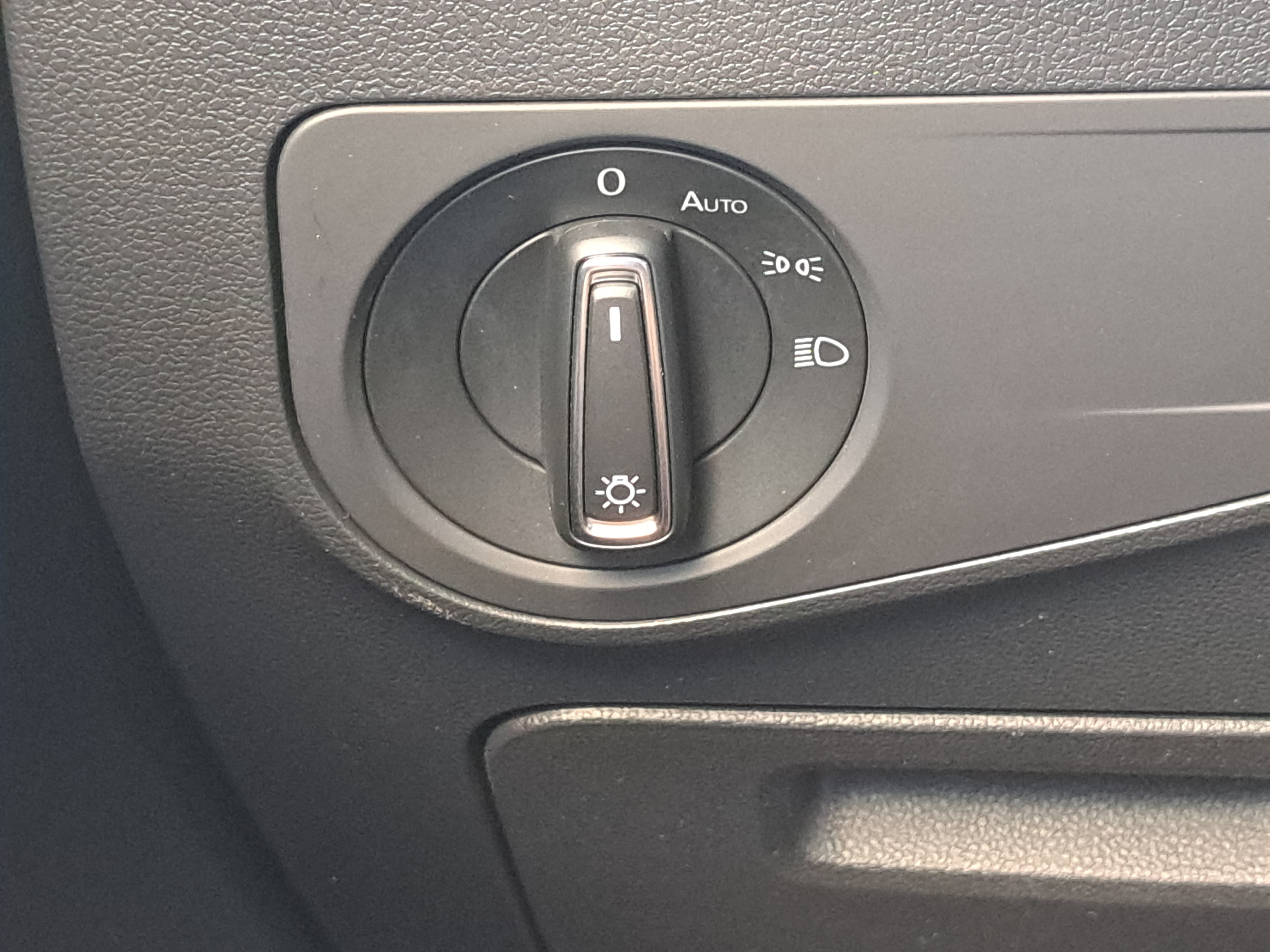 Certified 2023 Volkswagen Tiguan SE FWD image 26