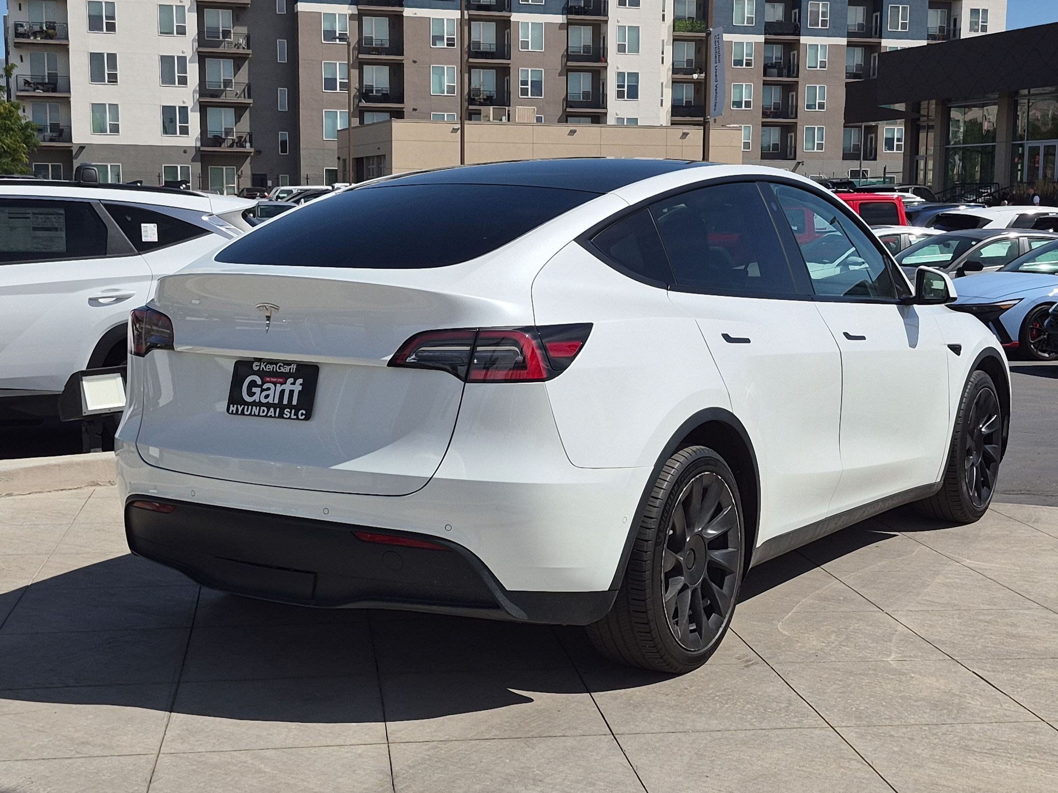 Used 2021 Tesla Model Y Long Range AWD/4WD image 3