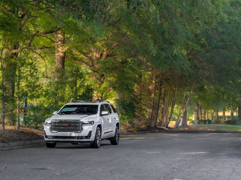 Used 2021 GMC Acadia Denali w/ Denali Technology Package FWD image 38